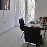 I & J Seric Apartamento