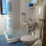 I & J Seric Apartamento