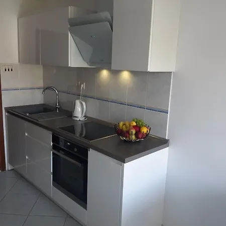 I & J Seric Apartment *