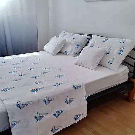 I & J Seric Apartment