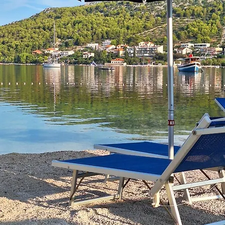 I & J Seric Apartamento Seget Vranjica
