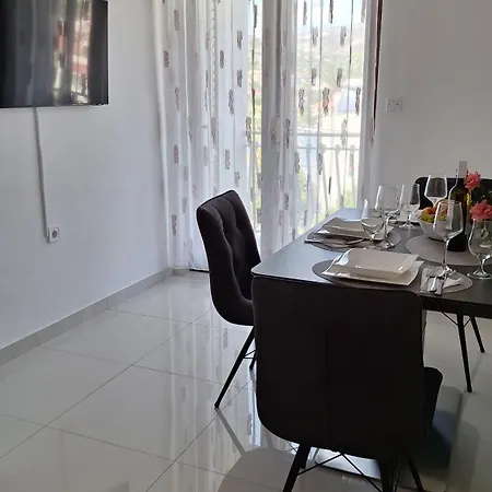 I & J Seric Apartment